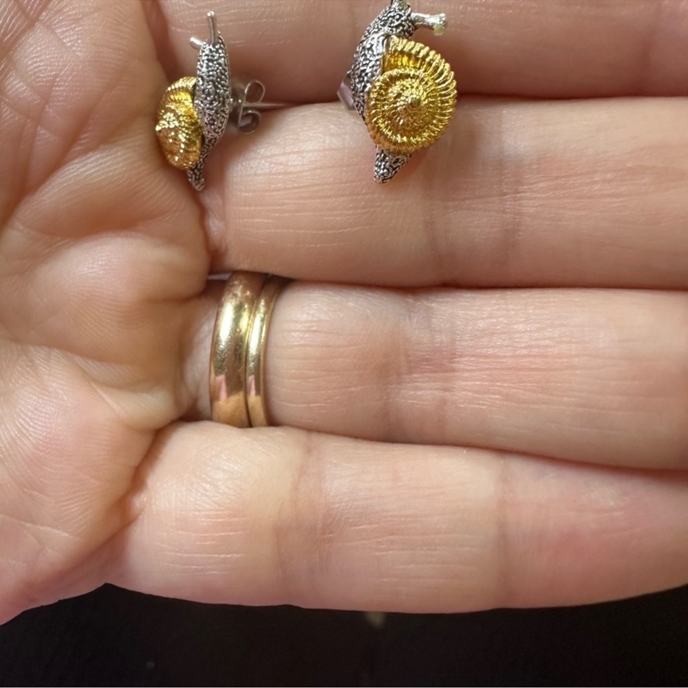 Vintage Two Tone Snail Stud Earrings Insect Earrings 18k gold plated - Picture 2 of 3